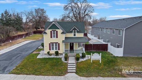 Photo of 520 N 16th Ave, Nampa, ID 83687 (MLS # 98969588)