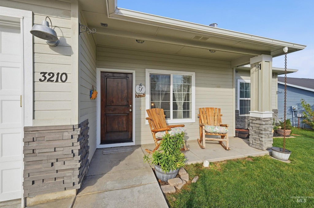 Photo of 3210 Airport Ave, Caldwell, ID 83605 (MLS # 99003318)