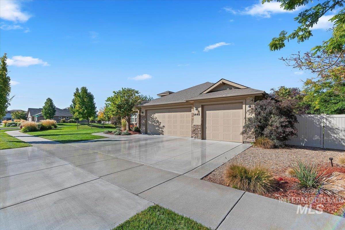 1441 N Bowknot Lake Way