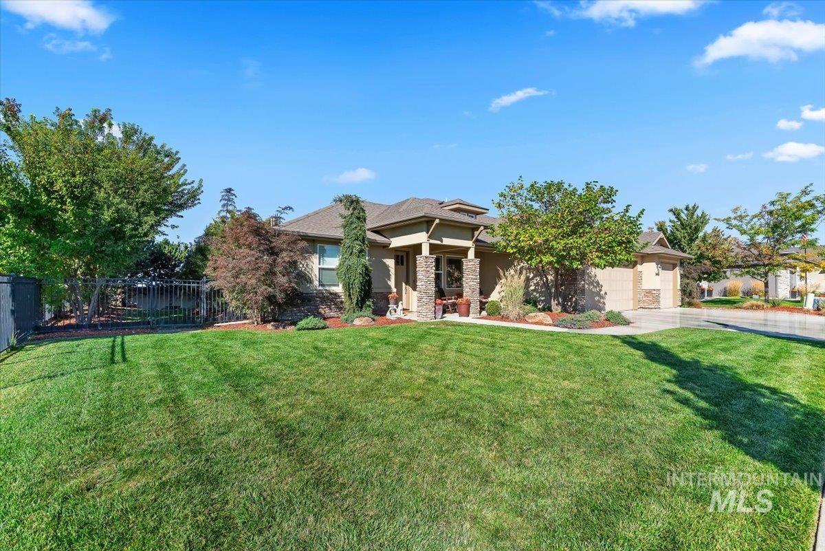1441 N Bowknot Lake Way