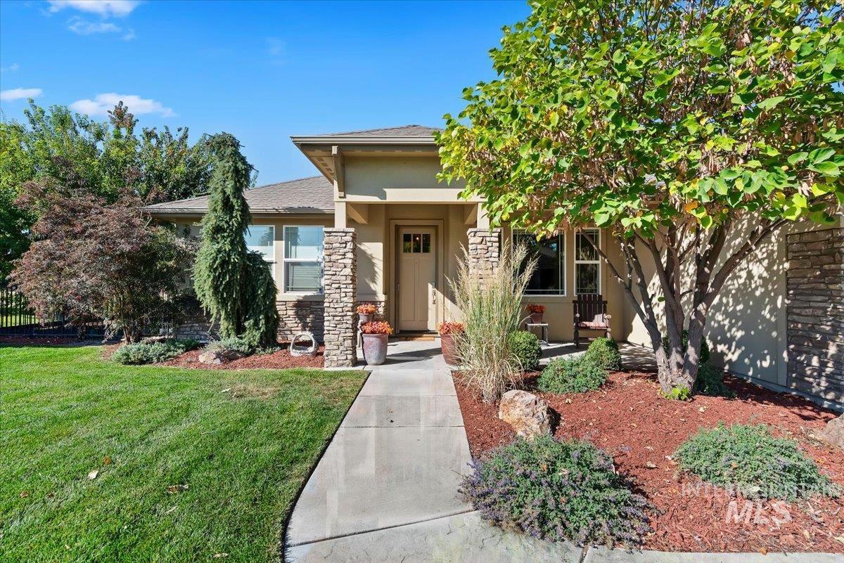 1441 N Bowknot Lake Way