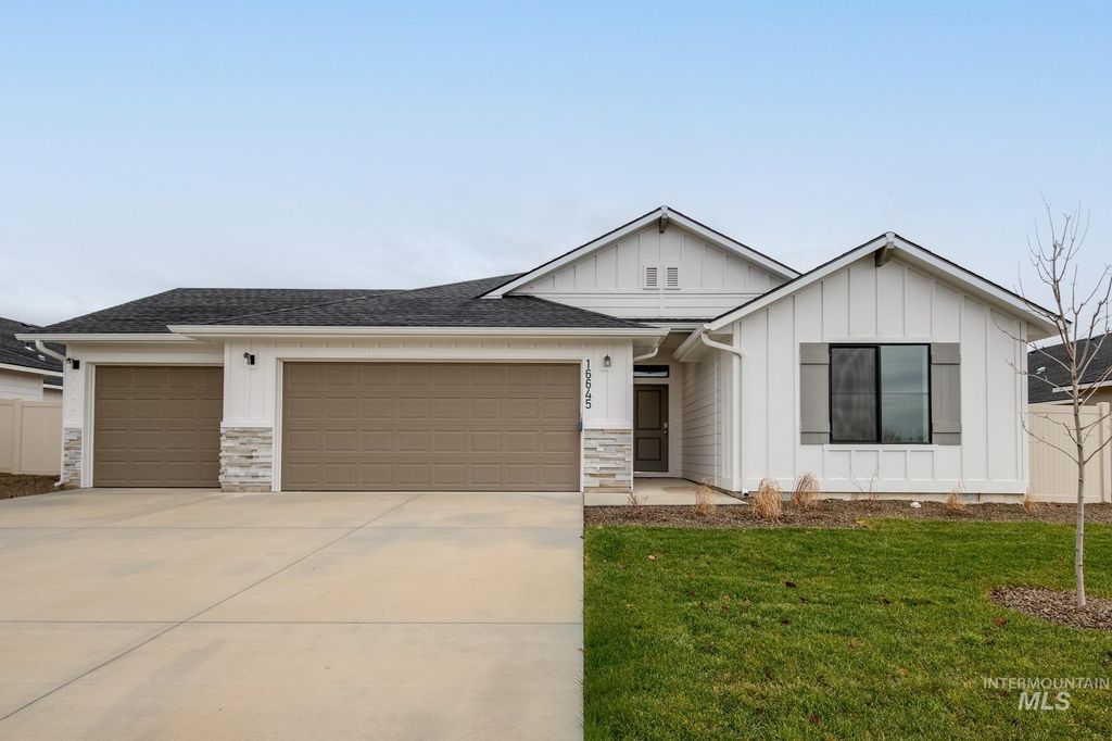 Photo of 16645 Sentinel Ave, Caldwell, ID 83607 (MLS # 98968401)