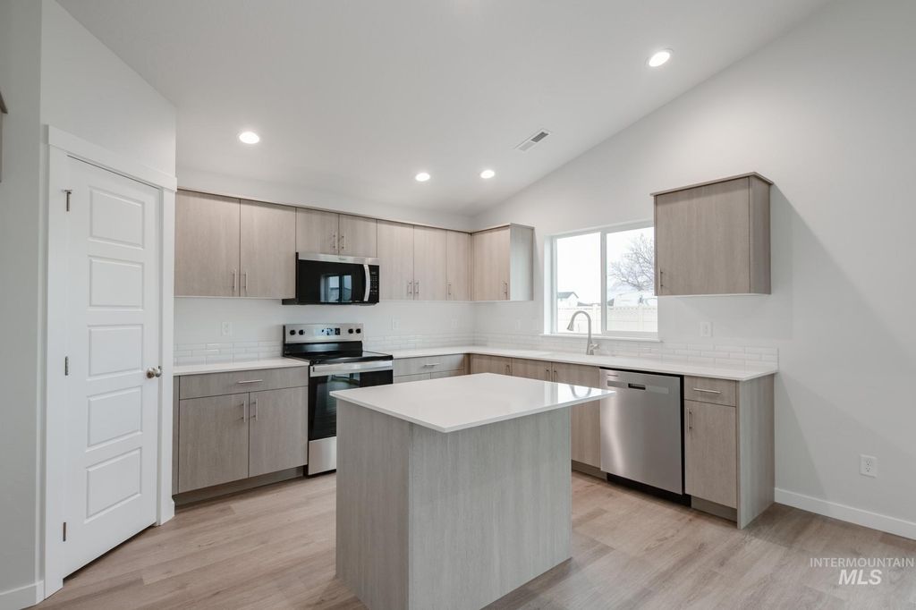 Photo of 16645 Sentinel Ave, Caldwell, ID 83607 (MLS # 98968401)