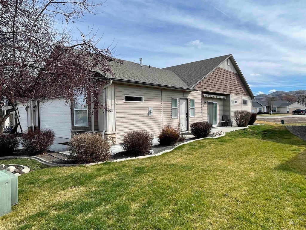 Photo of 868 S Beaver Creek Way, Emmett, ID 83617 (MLS # 98976593)