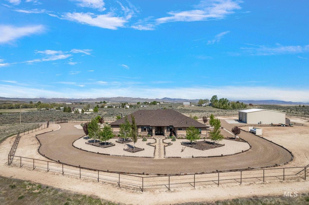 Photo of 25 S Regina, Boise, ID 83716 (MLS # 98973431)