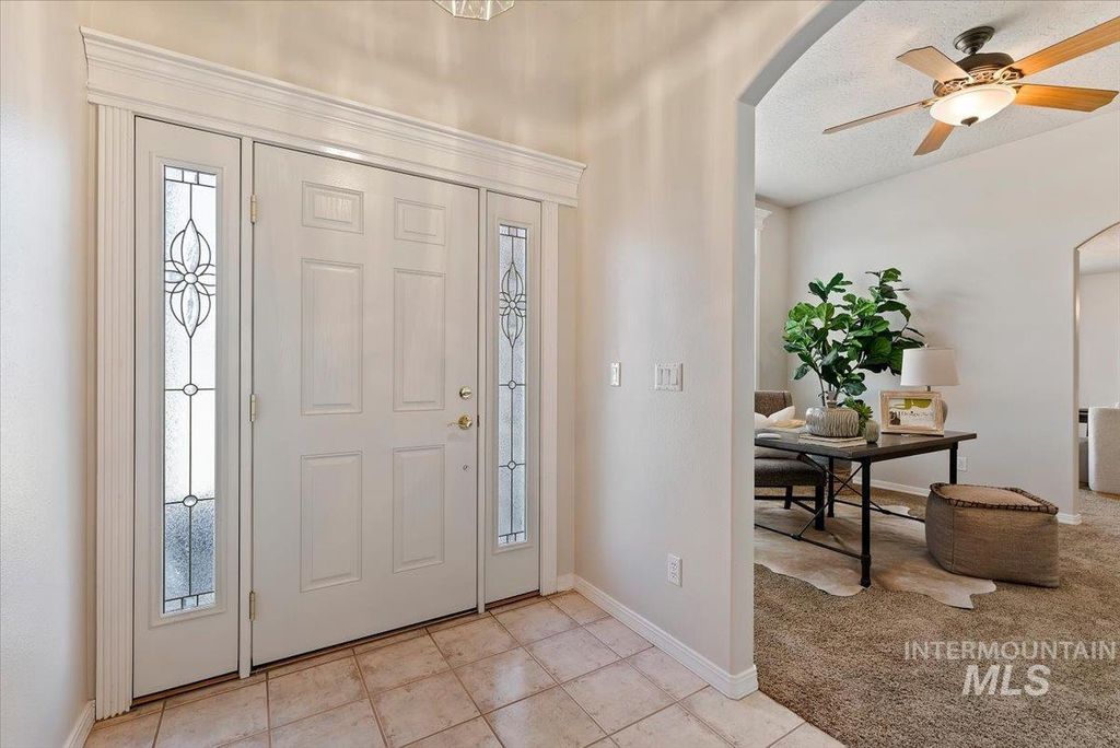 Photo of 120 S Middle Creek Dr, Nampa, ID 83686 (MLS # 98978744)