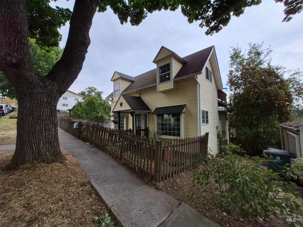 Photo of 228 N Lilly St, Moscow, ID 83843 (MLS # 98998471)
