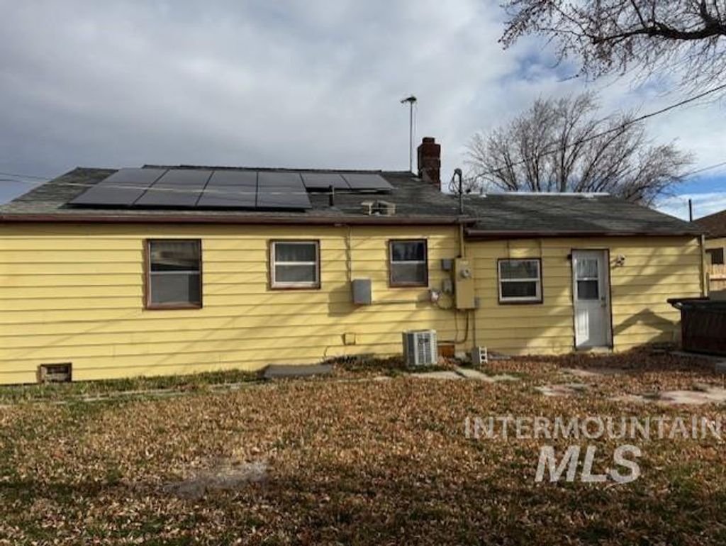 Photo of 118 Mountain View Dr, Mountain Home, ID 83647 (MLS # 98968720)