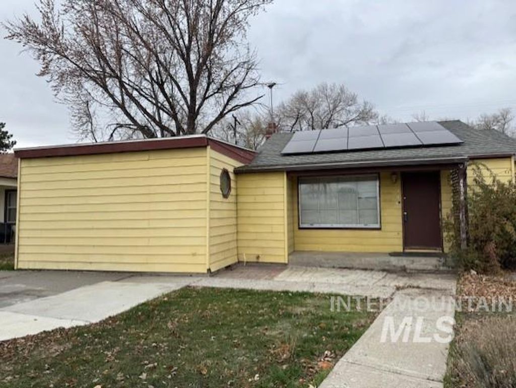 Photo of 118 Mountain View Dr, Mountain Home, ID 83647 (MLS # 98968720)