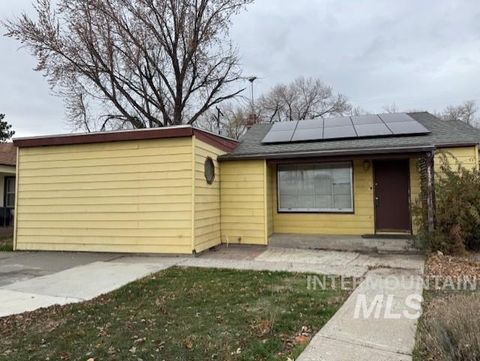 Photo of 118 Mountain View Dr, Mountain Home, ID 83647 (MLS # 98968720)