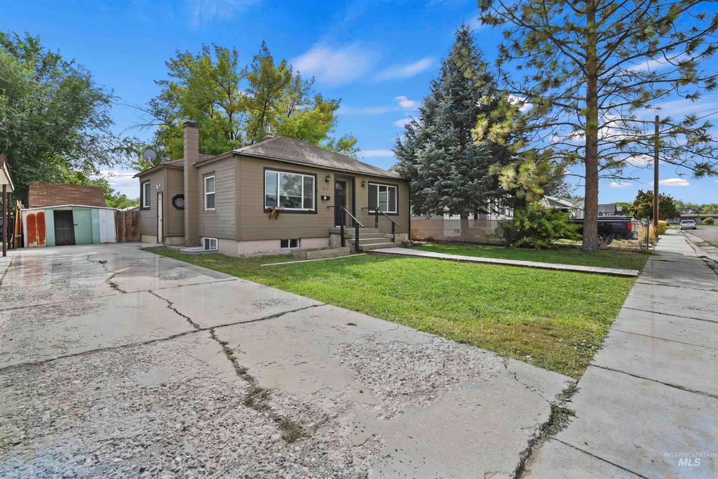 Photo of 219 Meffan Ave, Nampa, ID 83651 (MLS # 98964054)
