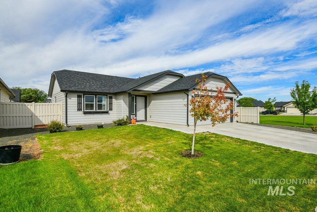 Photo of 4706 Columbia Falls Ave, Caldwell, ID 83607 (MLS # 99000664)