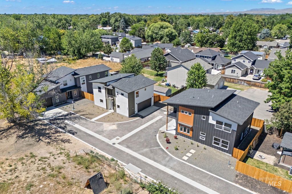 Photo of 3821 N Jackie Ln, Boise, ID 83704 (MLS # 98970800)