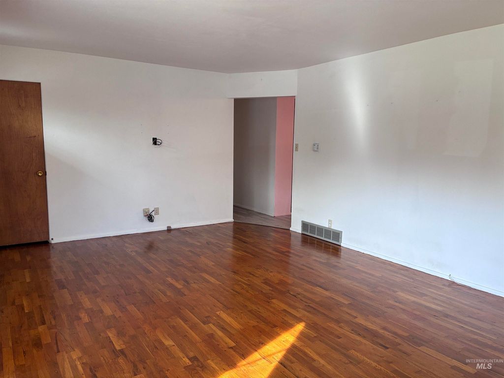 Photo of 570 Madison St, Twin Falls, ID 83301 (MLS # 98980329)