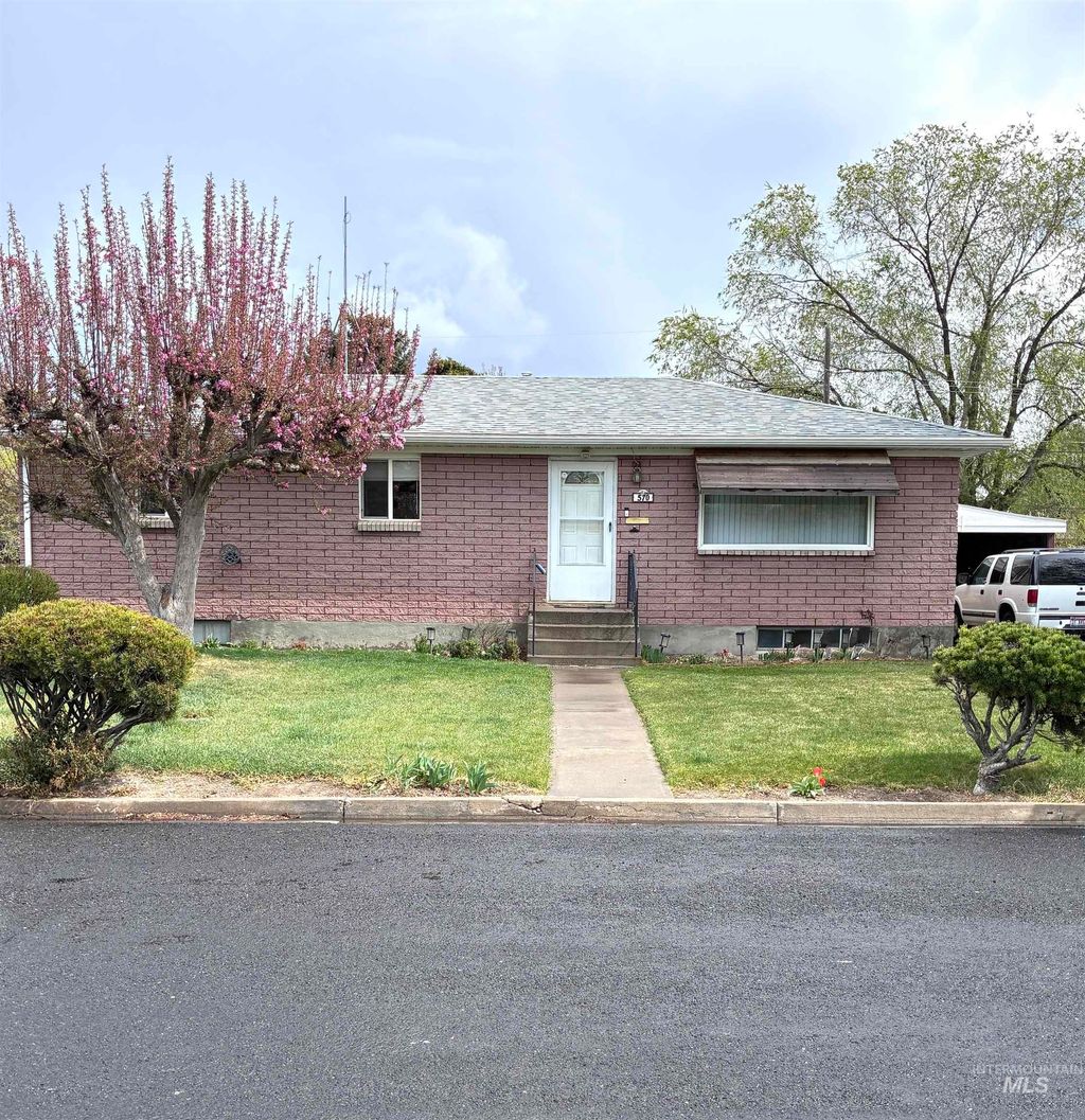 Photo of 570 Madison St, Twin Falls, ID 83301 (MLS # 98980329)