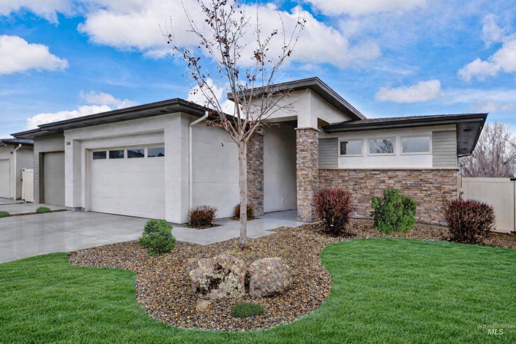 Photo of 556 W Carnelian Lane, Eagle, ID 83616 (MLS # 98973275)