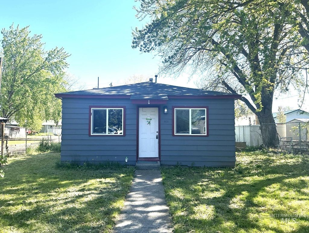Photo of 811 E Liberty, Weiser, ID 83672 (MLS # 98984665)