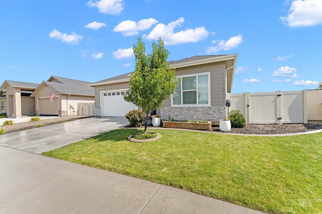 Photo of 770 E Bouquet Ct, Kuna, ID 83634 (MLS # 98995781)