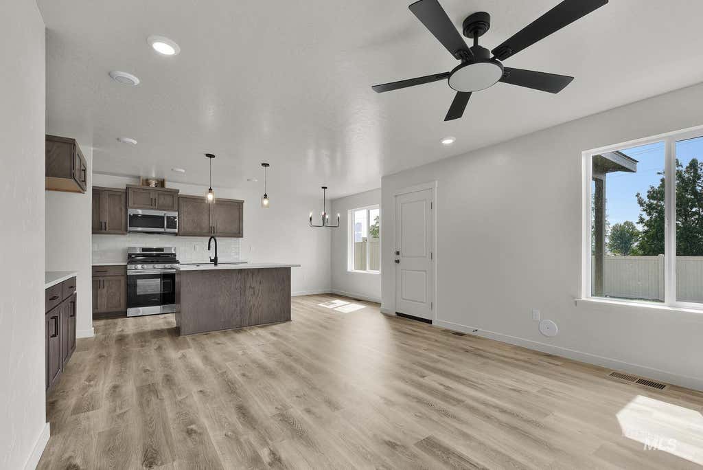 Photo of 355 N 18th St, Payette, ID 83661 (MLS # 98996663)