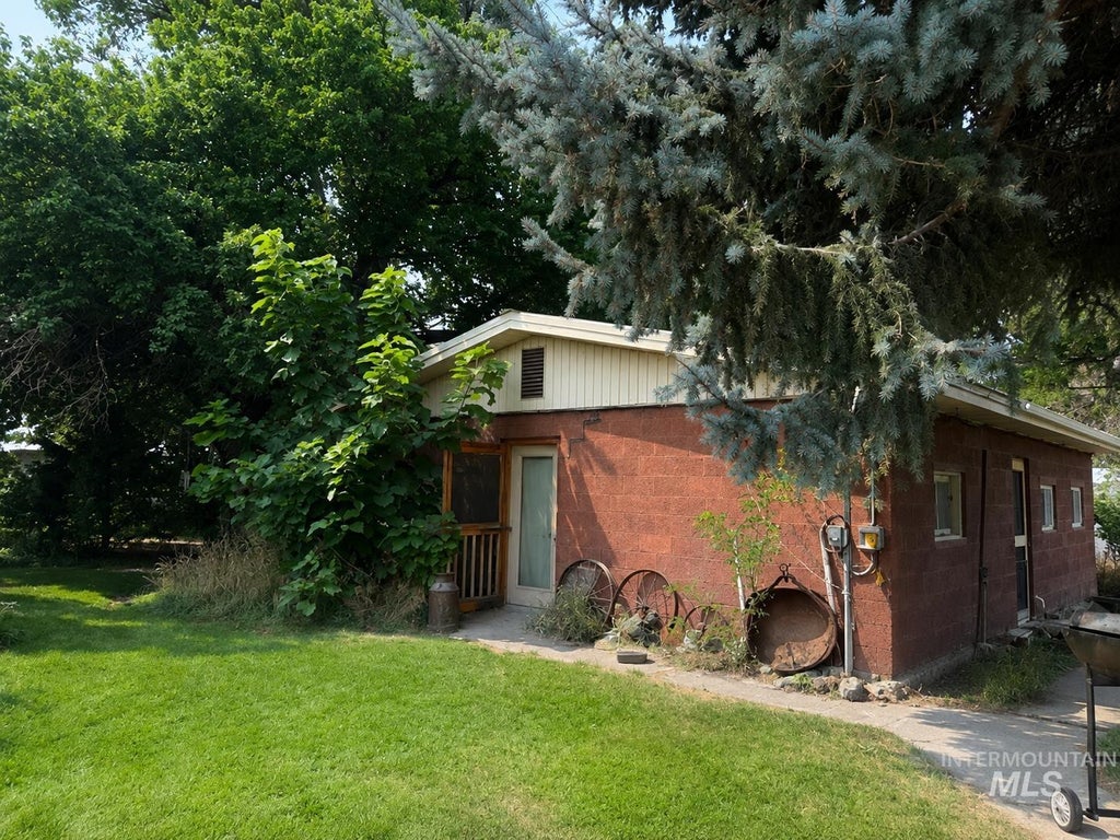 Photo of 377 S Davis Rd, Hammett, ID 83627 (MLS # 98997236)