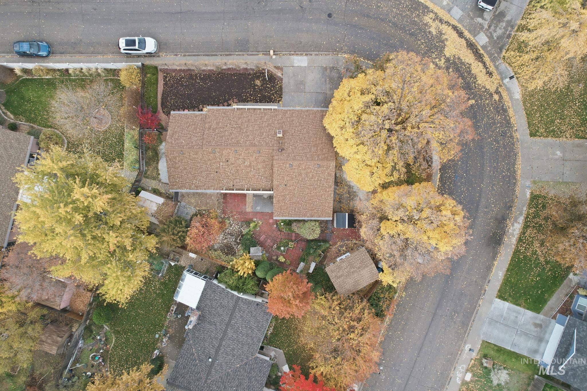 Aerial view of property and surrounding area