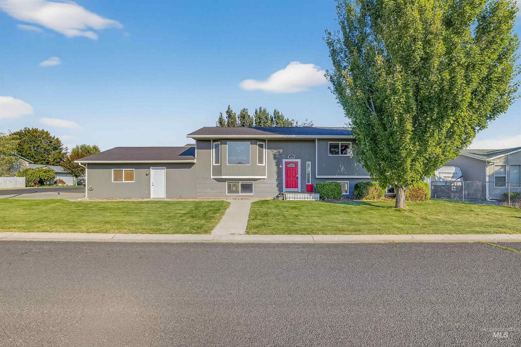 Photo of 3729 19th Street, Lewiston, ID 83501 (MLS # 98962647)