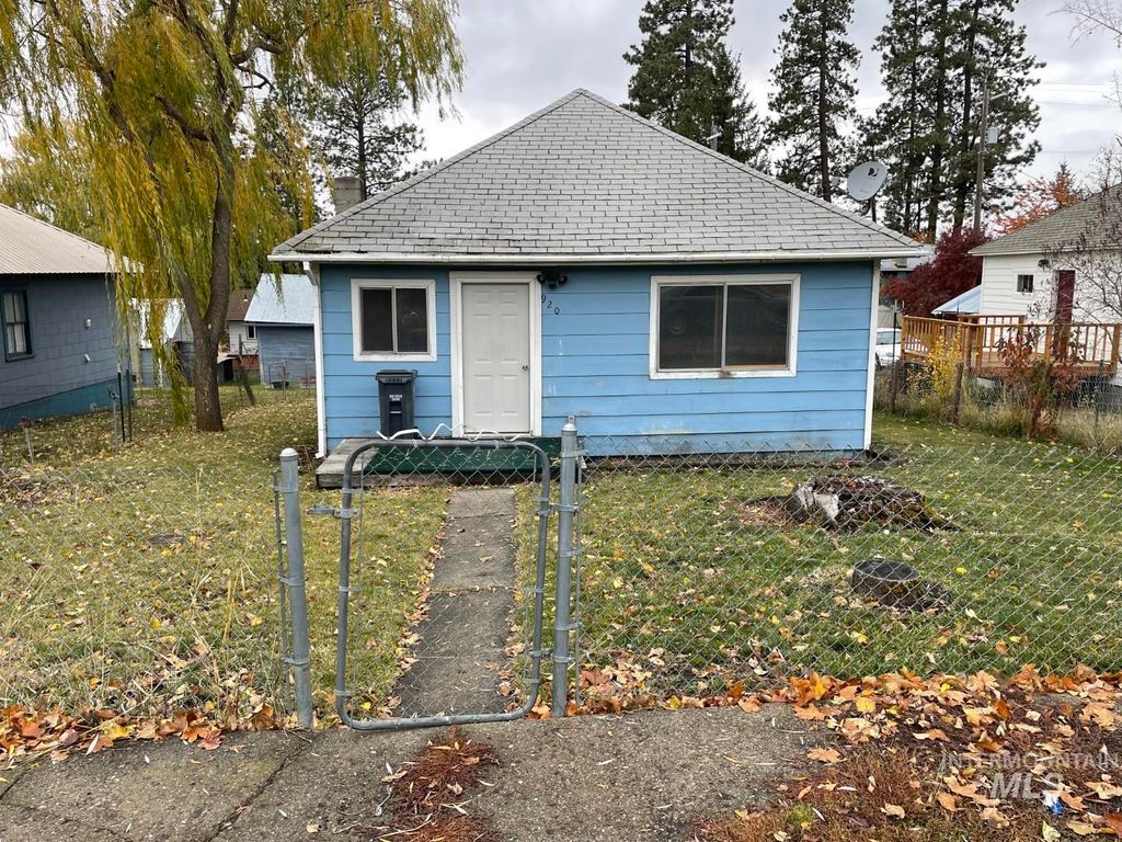 Photo of 920 Pine St #N/A, Potlatch, ID 83855 (MLS # 98967225)