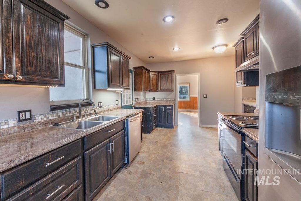 Photo of 909 10th Ave, Lewiston, ID 83501 (MLS # 98976786)