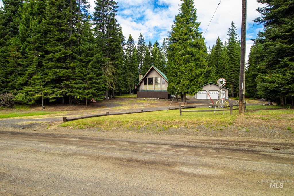 Photo of 20888 Upper Fords Creek Rd, Weippe, ID 83553 (MLS # 98980995)