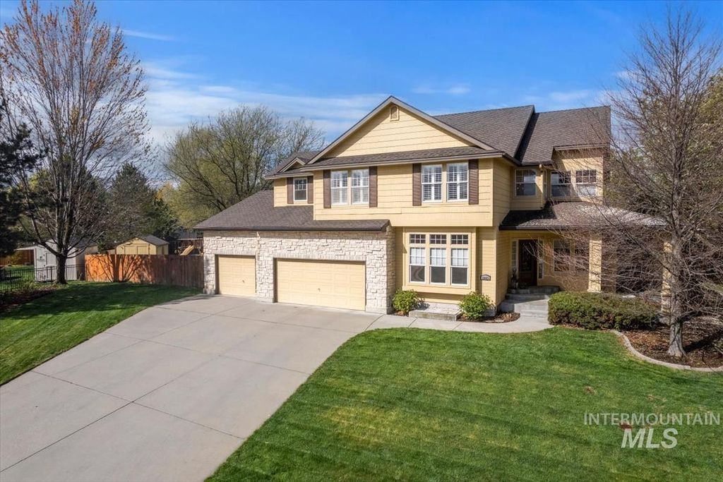 Photo of 2063 N Parkforest Way, Eagle, ID 83616 (MLS # 98982545)