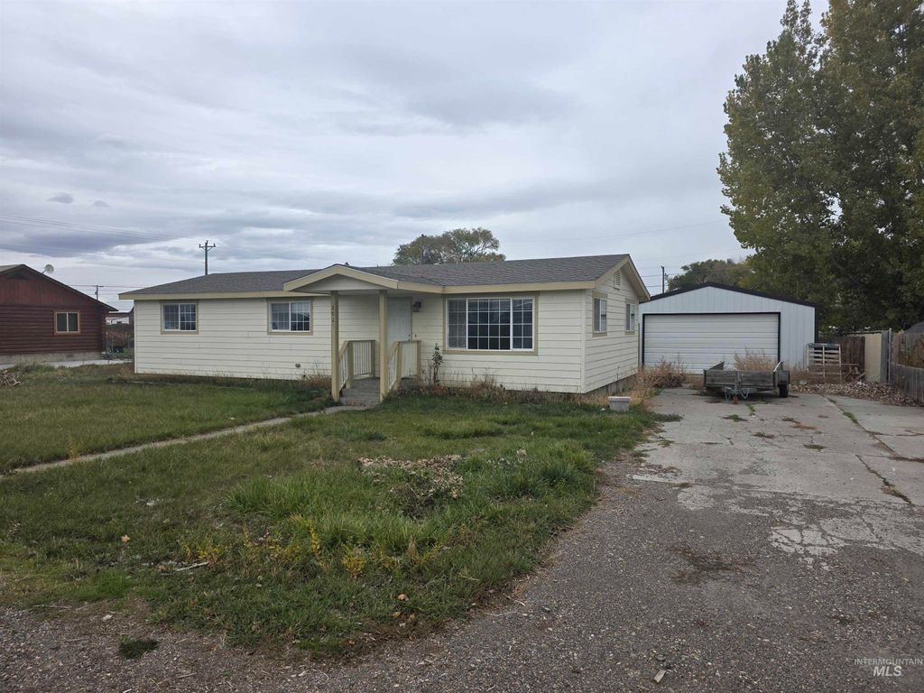 Photo of 2020 I St, Heyburn, ID 83336 (MLS # 98965862)