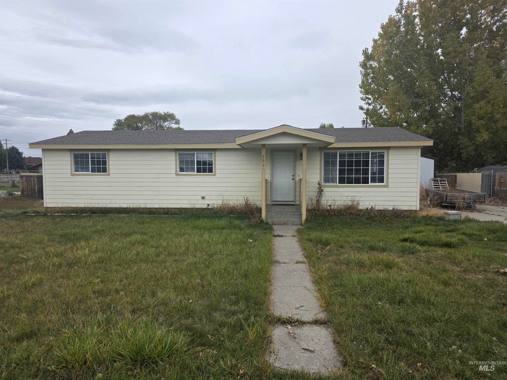 Photo of 2020 I St, Heyburn, ID 83336 (MLS # 98965862)
