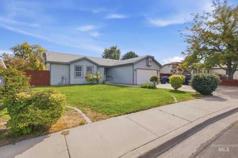Photo of 978 Aspenwood Ln, Twin Falls, ID 83301 (MLS # 99001251)