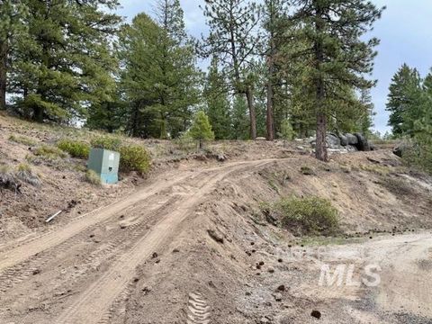 Photo of 468 Hilltop Rd, Cascade, ID 83611 (MLS # 98979859)