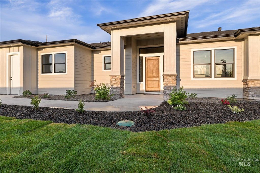 Photo of 1015 Greenfields Lane, Emmett, ID 83617 (MLS # 98980585)