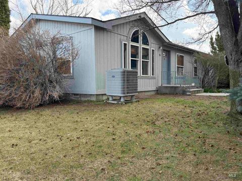 151 Quicksilver Ave. Hagerman ID 83332