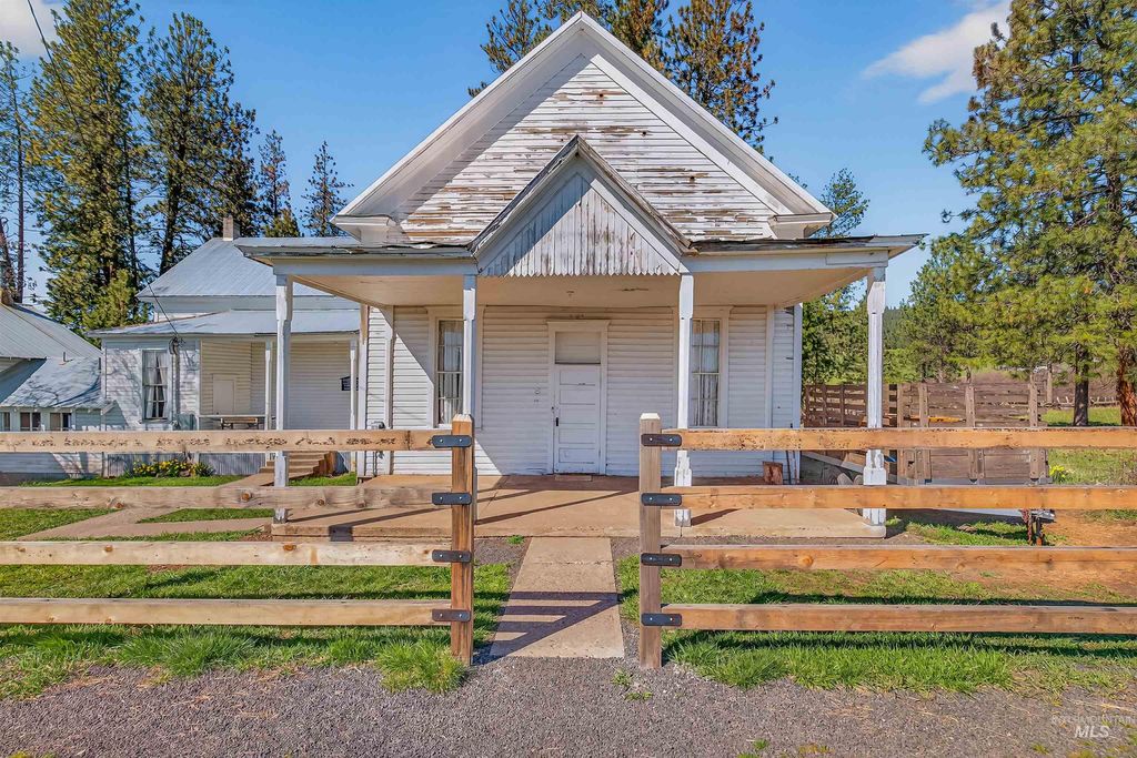 Photo of 2070 Woodland Rd, Kamiah, ID 83536 (MLS # 98981277)