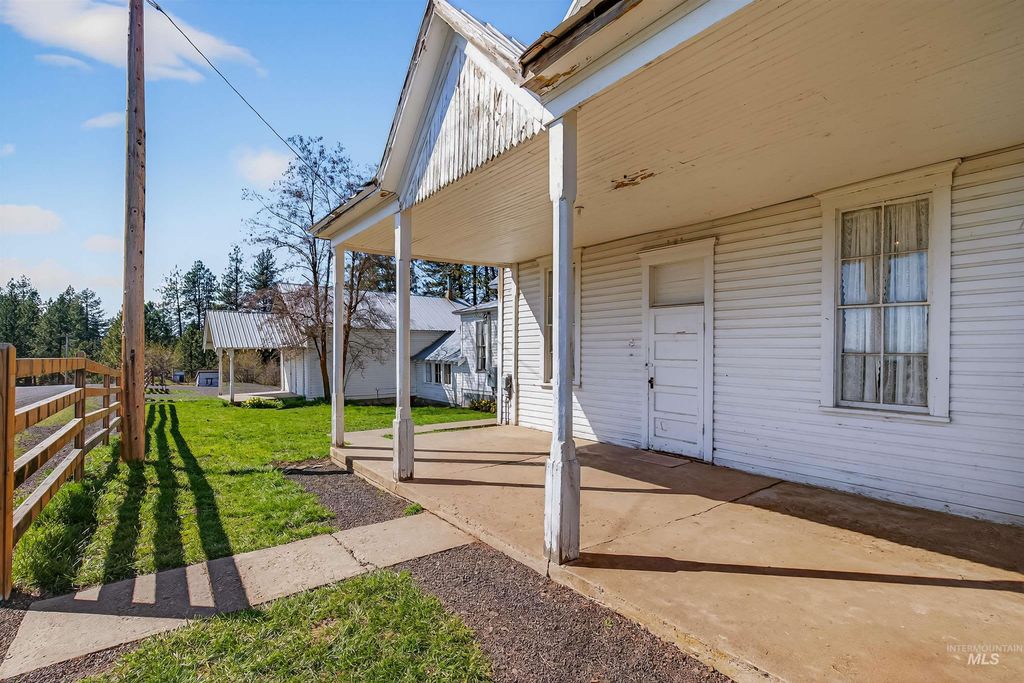 Photo of 2070 Woodland Rd, Kamiah, ID 83536 (MLS # 98981277)