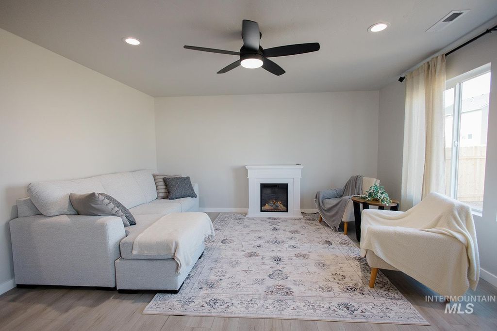 Photo of 840 Strike Eagle, Mountain Home, ID 83647 (MLS # 98977529)