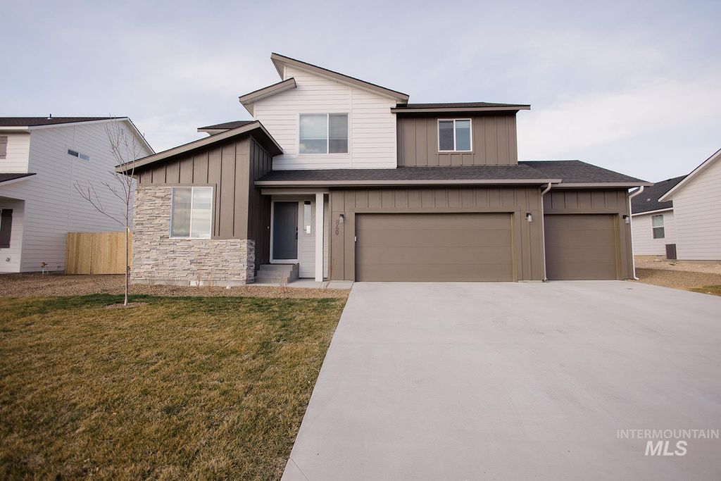 Photo of 840 Strike Eagle, Mountain Home, ID 83647 (MLS # 98977529)