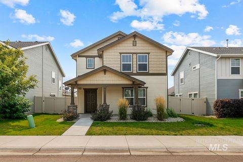 Photo of 253 W Wanda St, Meridian, ID 83646 (MLS # 98981425)