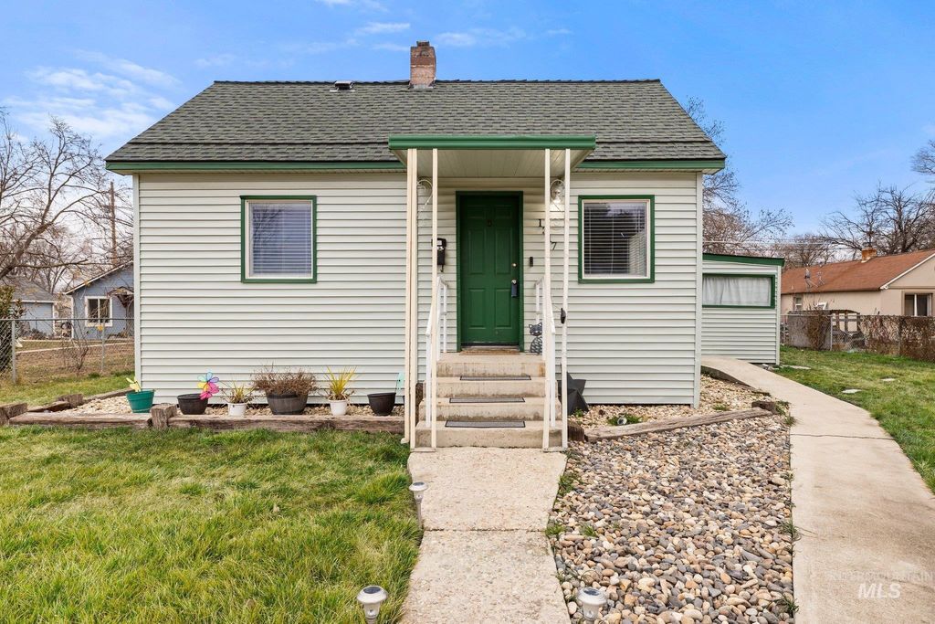 Photo of 1317 N Arthur St, Caldwell, ID 83605 (MLS # 98974866)