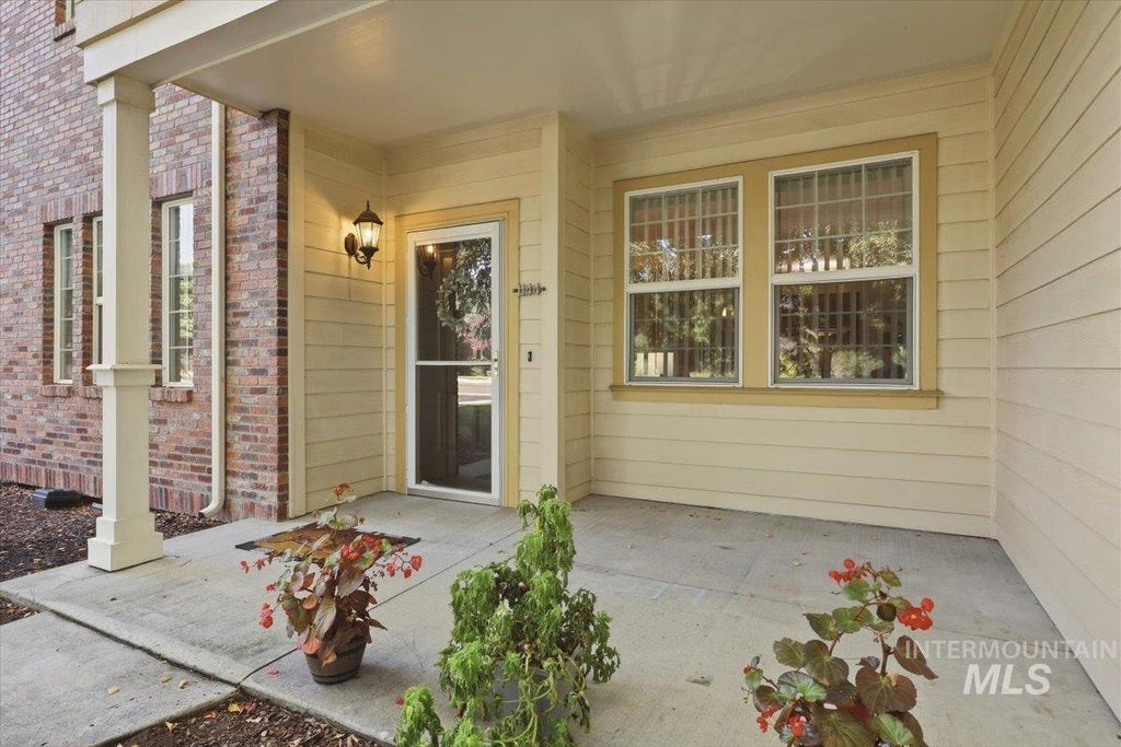 Photo of 1144 E Winding Creek Dr, Eagle, ID 83616 (MLS # 99001103)
