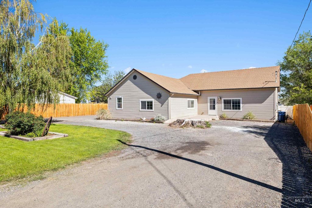 Photo of 526 North St, Filer, ID 83328 (MLS # 98987568)