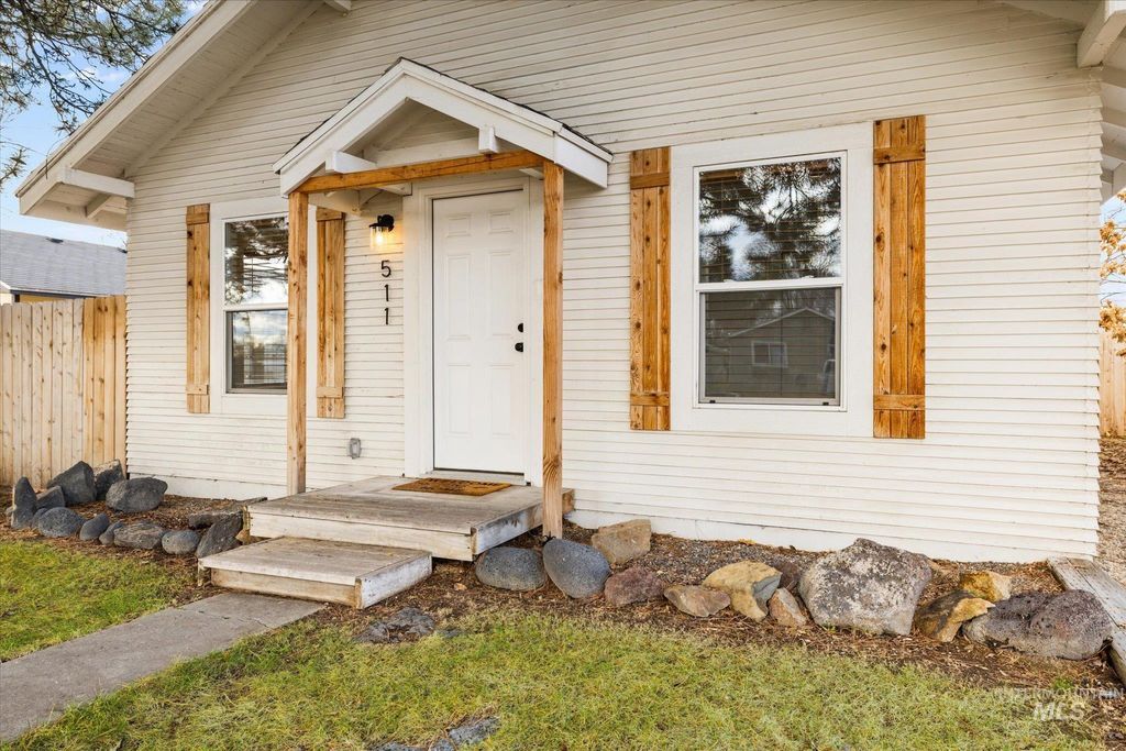 Photo of 511 10th Ave N Ave, Nampa, ID 83687 (MLS # 98974645)