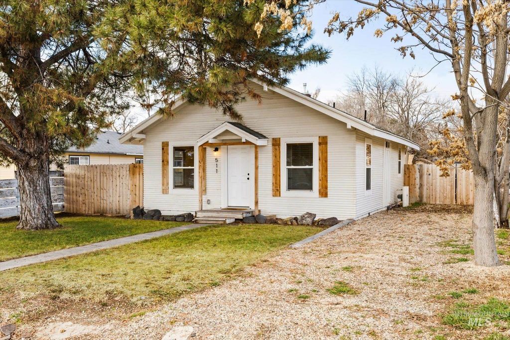 Photo of 511 10th Ave N Ave, Nampa, ID 83687 (MLS # 98974645)