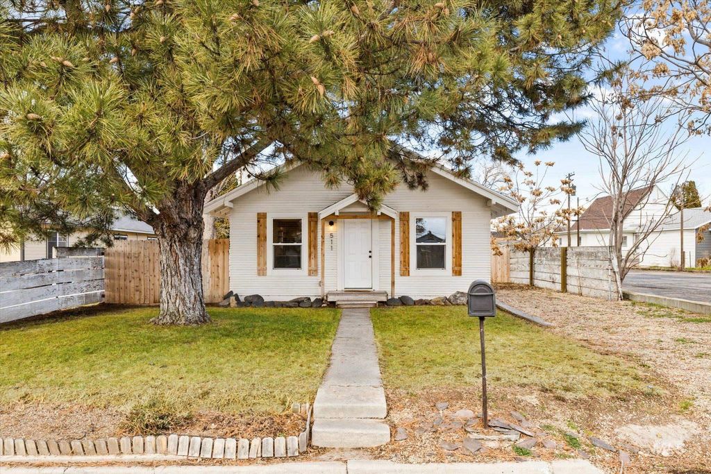 Photo of 511 10th Ave N Ave, Nampa, ID 83687 (MLS # 98974645)