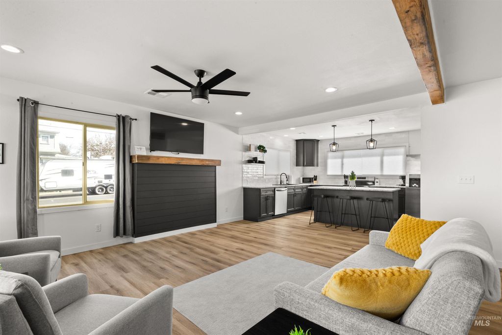 Photo of 724 13th Ave, Lewiston, ID 83501 (MLS # 98971286)