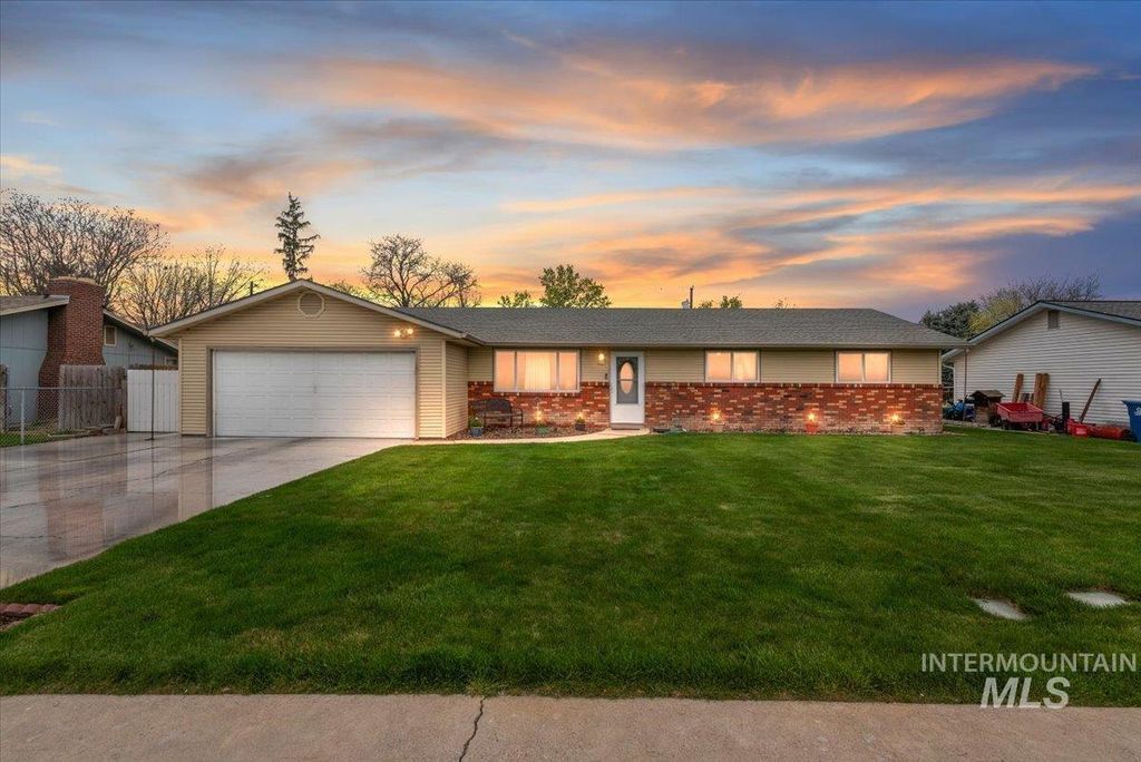 Photo of 2408 Wyoming Ave, Caldwell, ID 83605 (MLS # 98982049)