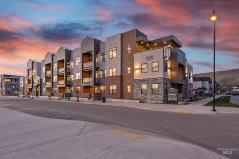 Photo of 4430 E Haystack St #212, Boise, ID 83716 (MLS # 98984020)